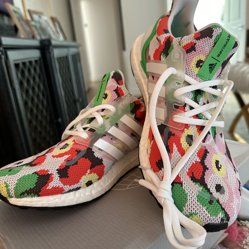 Brand new Ultraboost 5.0 Marimeko size 9